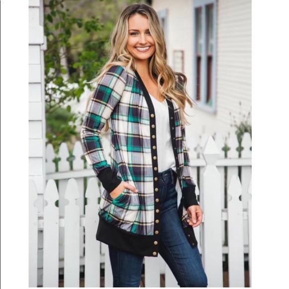 Trending • Green Plaid Cardigan - Picture 2 of 4